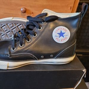 Chuck Taylor Classic Leather High Top Boot